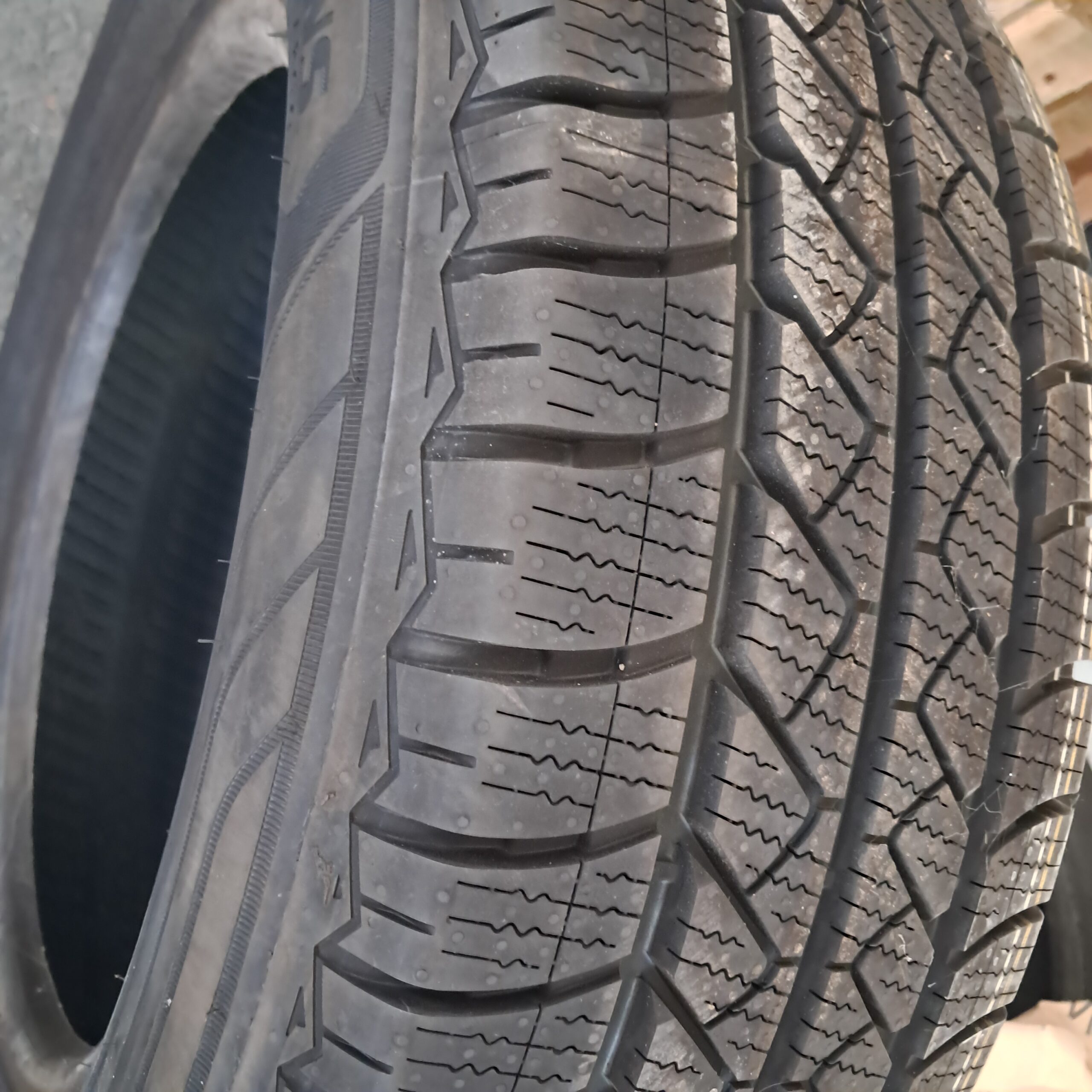 Nieuwe Goodyear Vector 4Seasons Cargo 215/65 R16C – 1 stuk