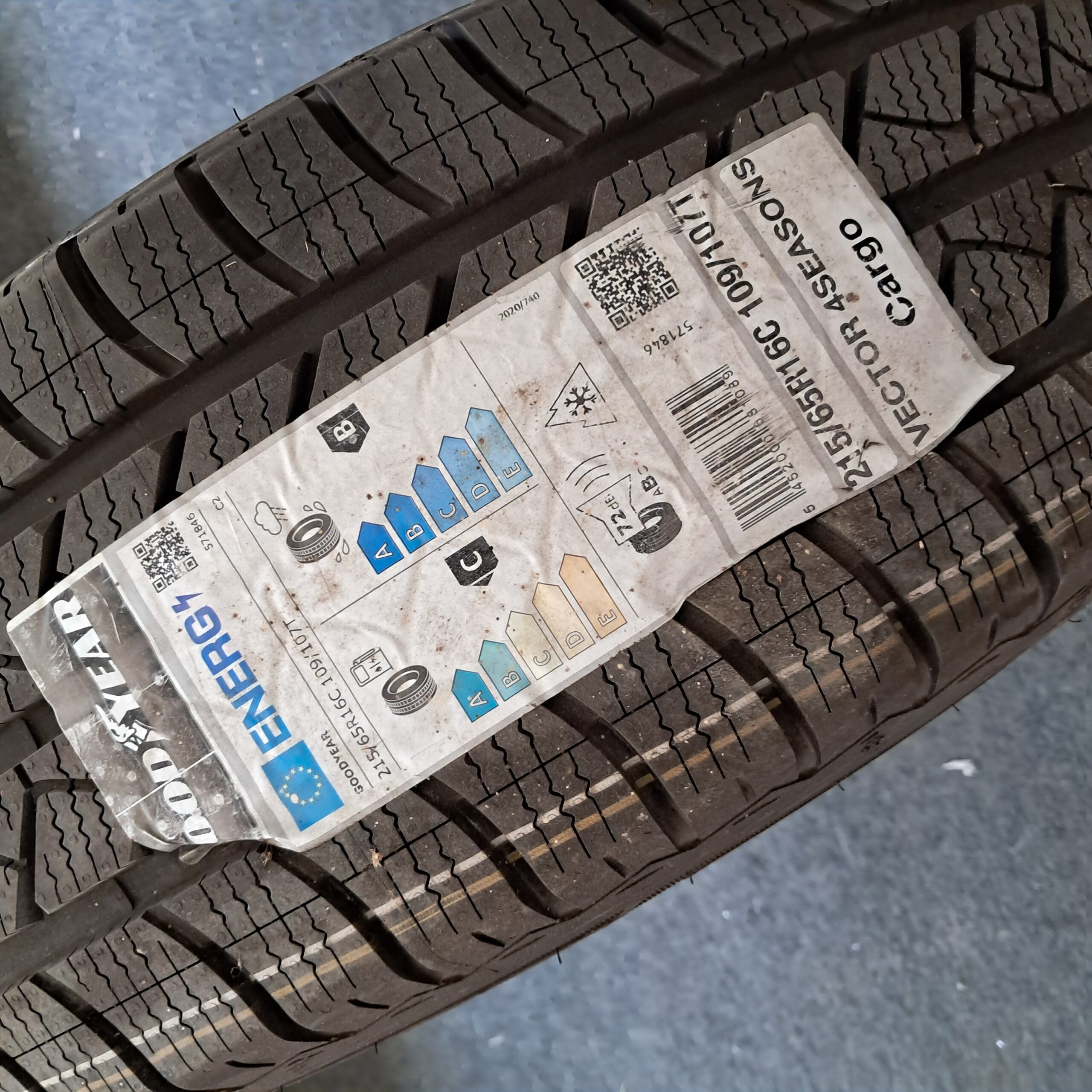 Nieuwe Goodyear Vector 4Seasons Cargo 215/65 R16C – 1 stuk