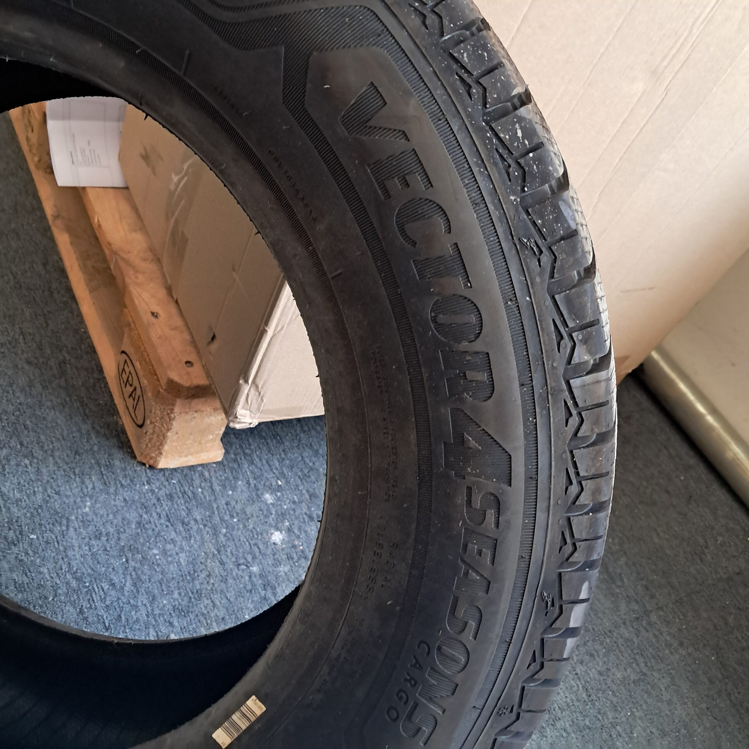 Nieuwe Goodyear Vector 4Seasons Cargo 215/65 R16C – 1 stuk