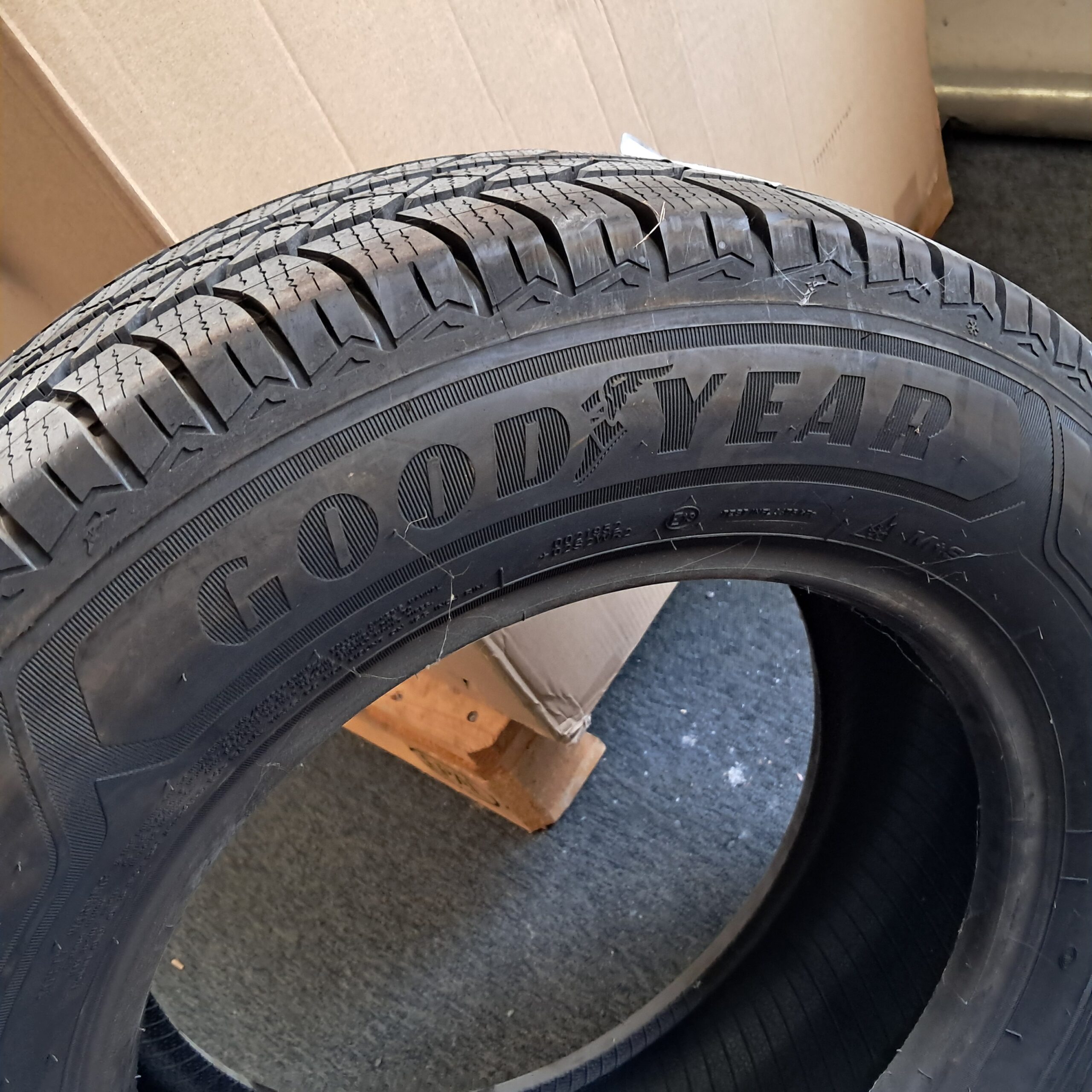 Nieuwe Goodyear Vector 4Seasons Cargo 215/65 R16C – 1 stuk